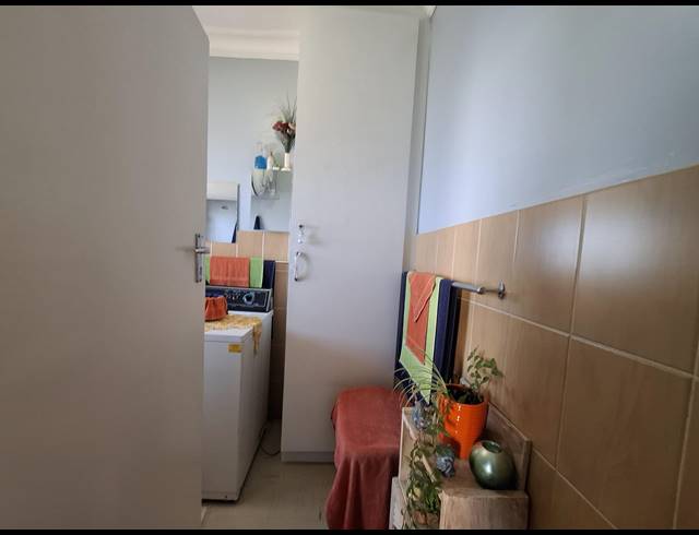 2 BEDROOM APARTMENT FOR SALE IN SPRINGS CENTRAL